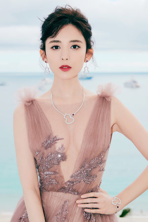 大胸二次元美女被黄漫画