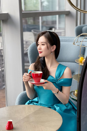 给女人刮毛过程