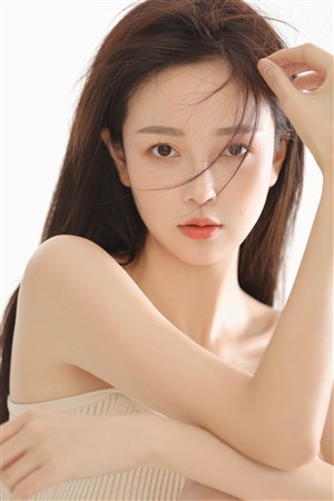 美女扒下小内裤露出屁股视频