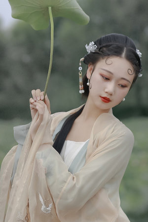 日日摸夜夜爽人人添Av