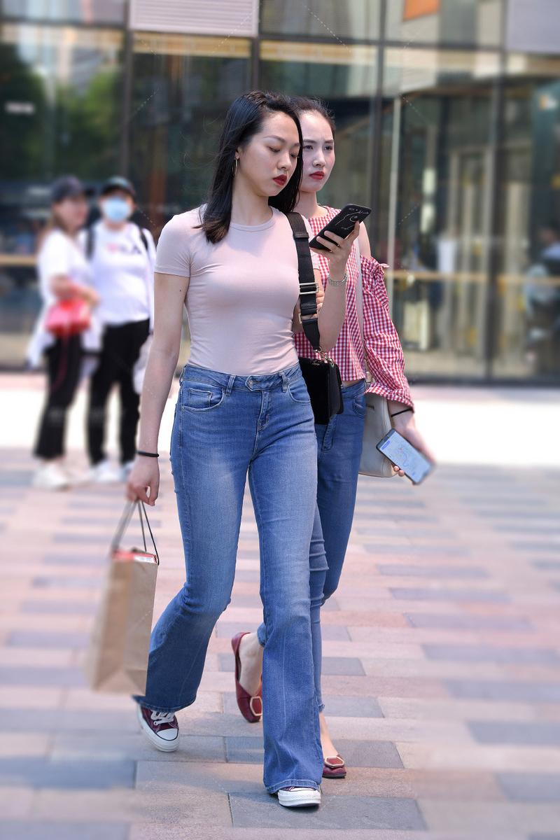 两个黑人挺进校花体内np文