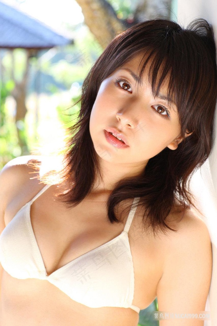 偷拍少妇漏肥臀